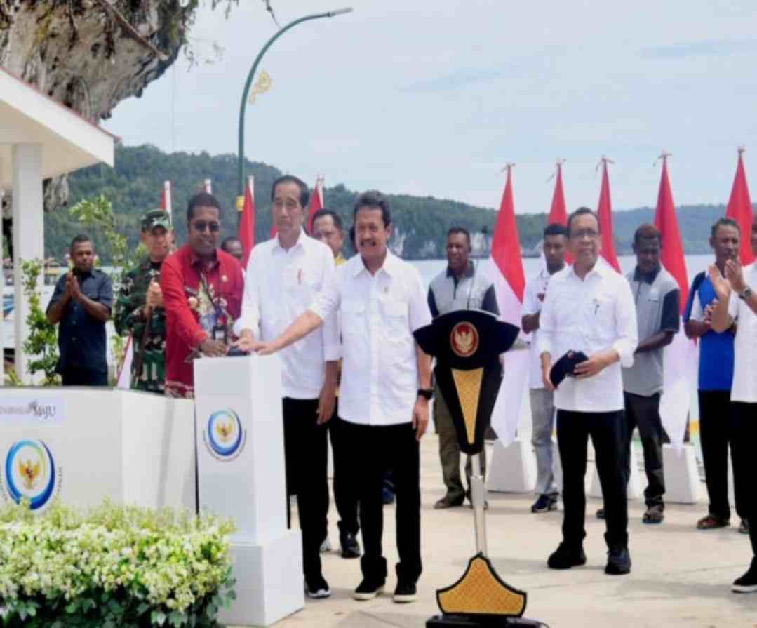Presiden Joko Widodo Resmikan Kampung Nelayan Modern Samber Binyeri