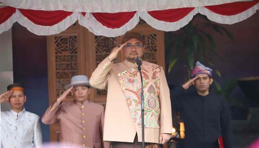 Menag  Yaqut Cholil Qoumas  Pimpin  Upacara Hari Guru Nasional