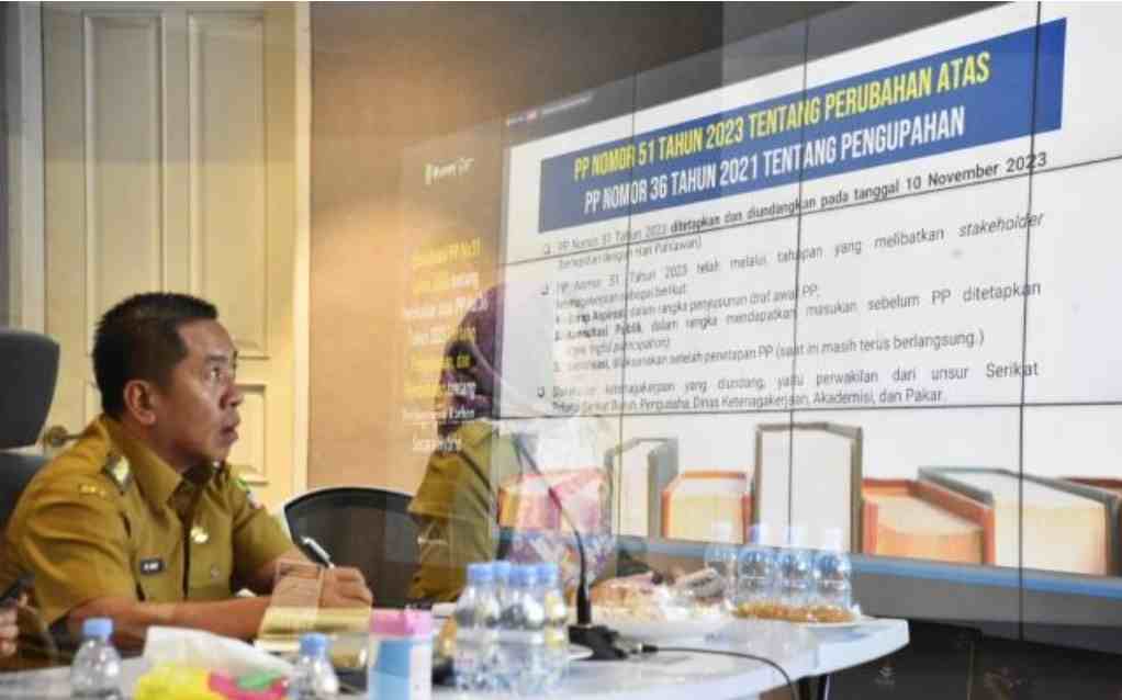 Plt.Bupati Karawang  Bersama Kadisnaker Gelar Rapat Sosialisasi PP No 51 Tahun 2023