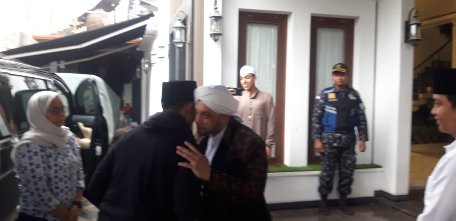 Habib Hussein Titip Kiswah untuk Presiden, Kaesang Sowan Ulama Tuban