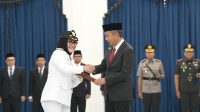 Bey Machmudin Lantik Eti Herawati sebagai Wali Kota Cirebon