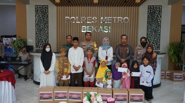 Gelar Syukuran Hari Jadi Polda Metro Jaya Ke-74, Polres Metro Bekasi Berikan Santunan Anak Yatim-Piatu