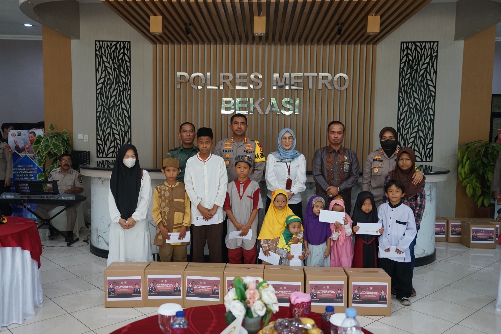 Gelar Syukuran Hari Jadi Polda Metro Jaya Ke-74, Polres Metro Bekasi Berikan Santunan Anak Yatim-Piatu