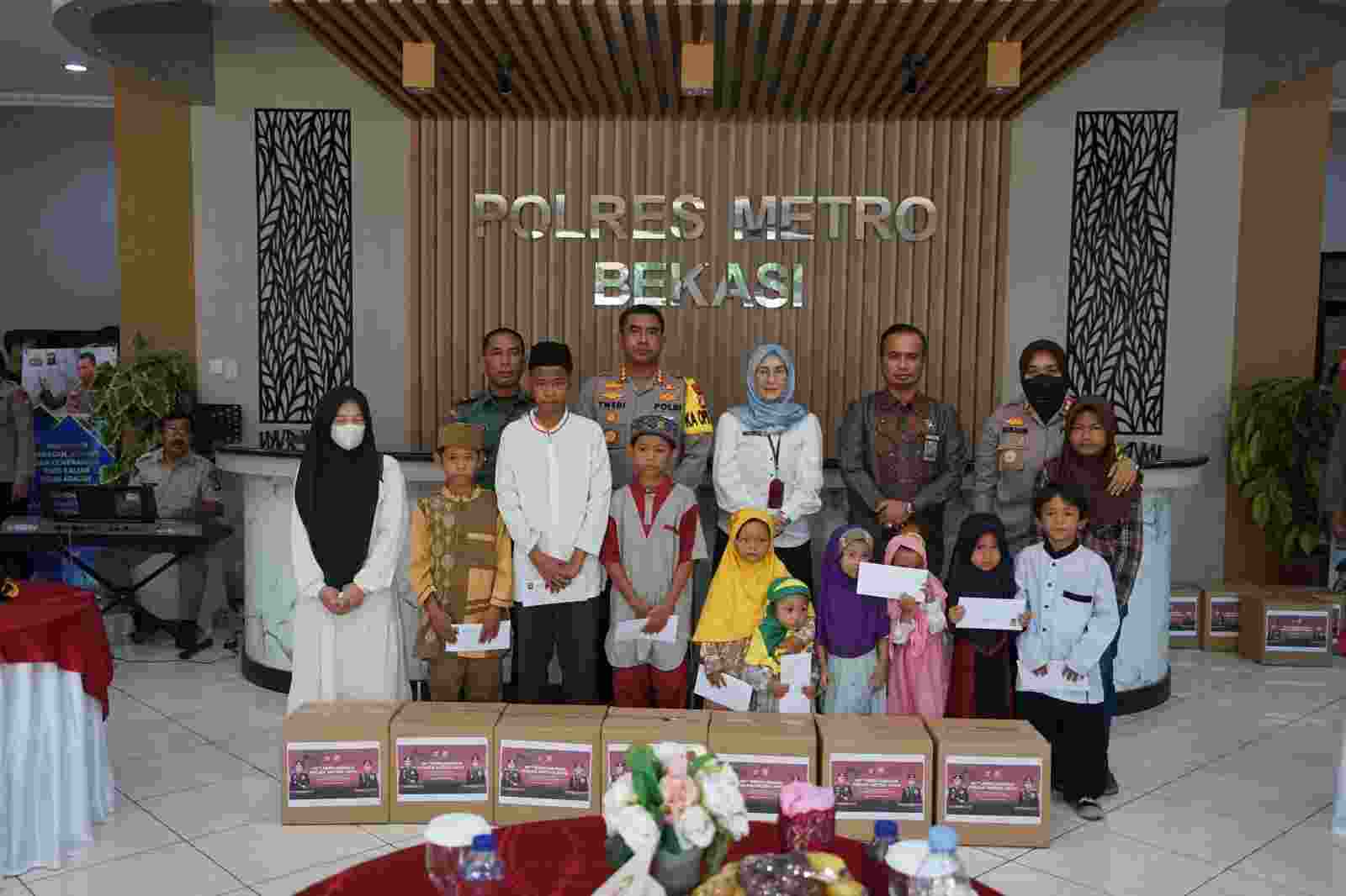 Gelar Syukuran Hari Jadi Polda Metro Jaya Ke-74, Polres Metro Bekasi Berikan Santunan Anak Yatim-Piatu