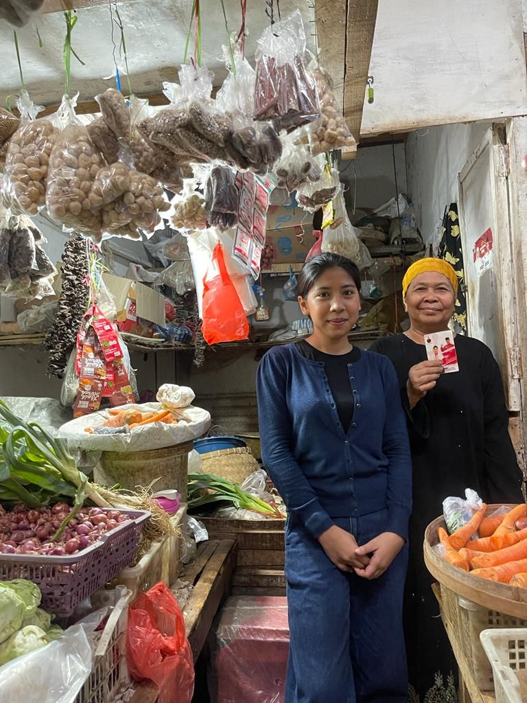 Caleg DPRD Provinsi Jatim Ghina Rabbani Wasisto Ajak Pedagang Pasar Dukung Capres Nomer Urut 3