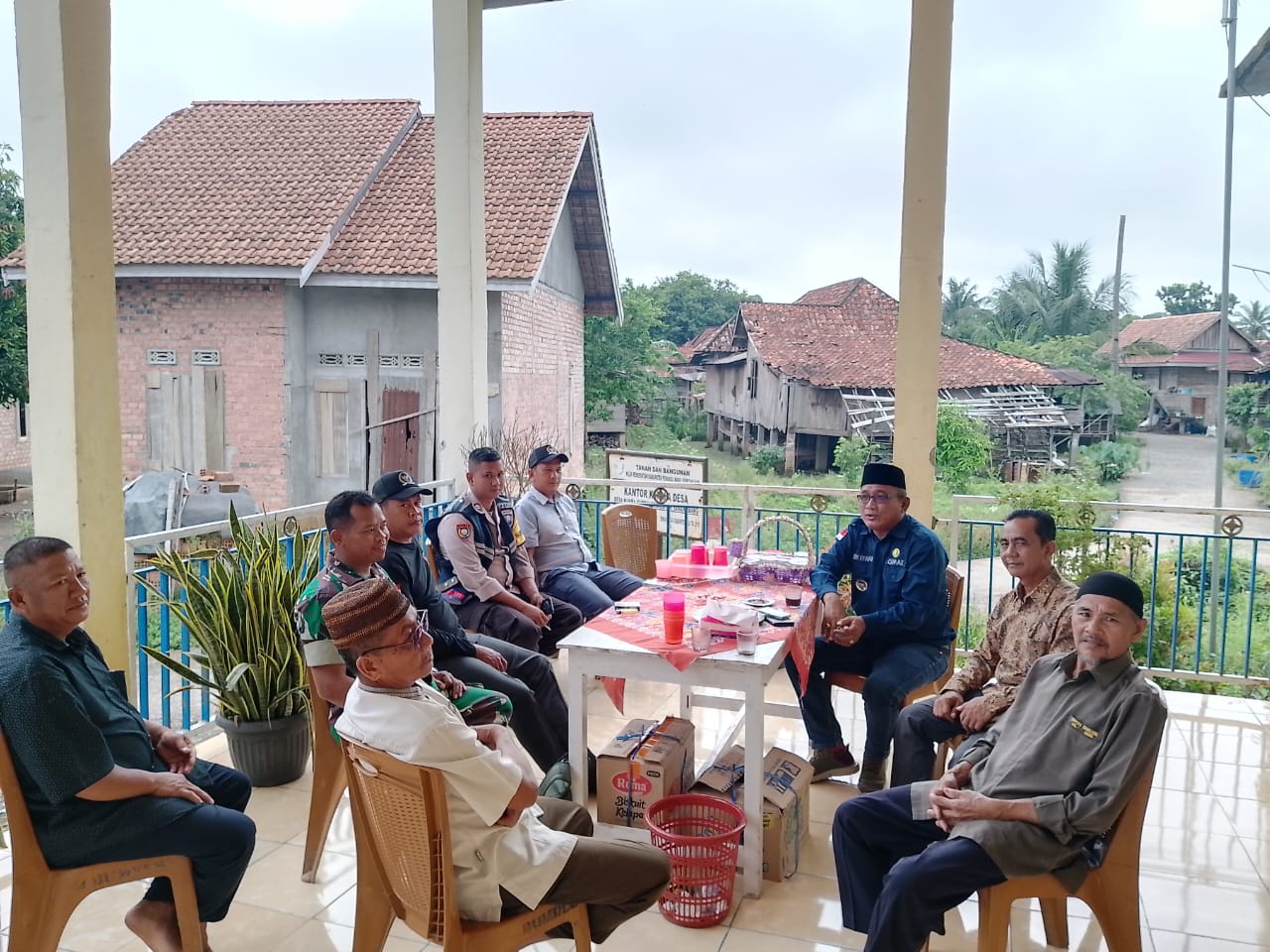 Polsek Tanah Abang jajaran Polres PALI melaksanakan kegiatan Jumat Curhat Dengan Masyarakat Desa Muara Sungai