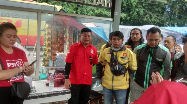 Irwan Kurnia Simanjuntak Caleg PSI,Sosialisasi Visi Misi Blusukan Stasiun Kota Bekasi Sampai Pasar Temui Ojol Dan Pedagang