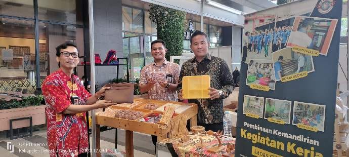 Produk Binaan Lapas Kelas IIA Cikarang dipamerkan dalam UMKM Expo Kabupaten Bekasi