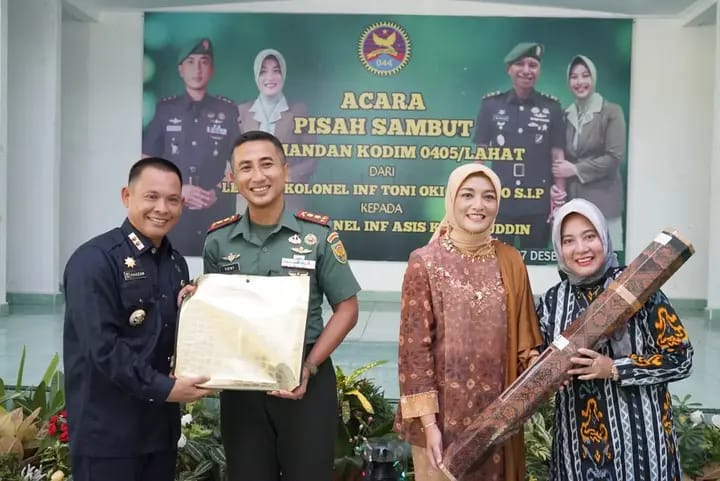 Fauzan Khoiri Denin, AP., MM Bersama Ketua TP-PKK Menghadiri Pisah Sambut Komandan Kodim (Dandim) 0405/Lahat