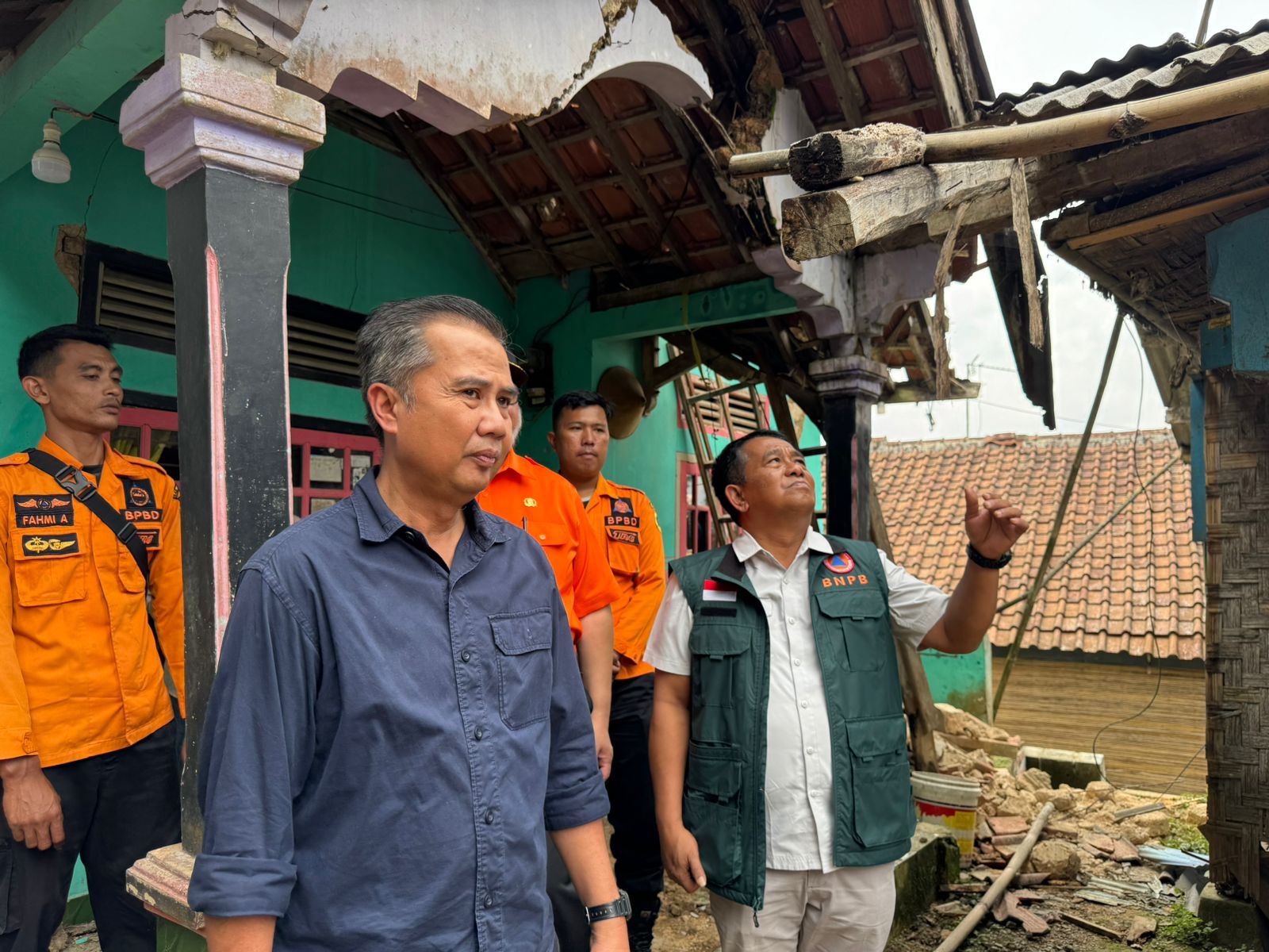 Tinjau Dampak Gempa di Pamijahan Bogor, Bey: Respons Cepat Kunci Penanganan Dampak Bencana
