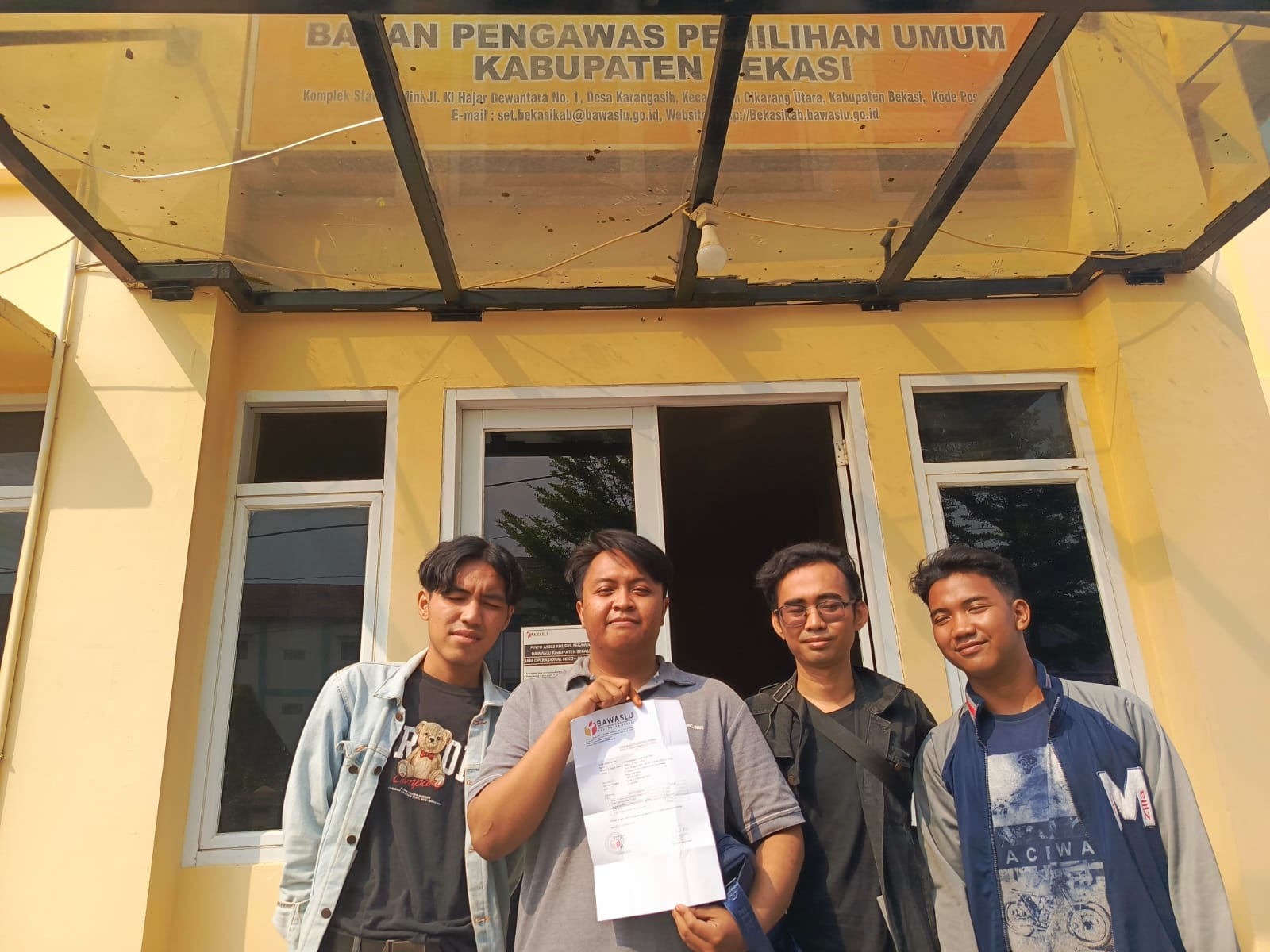 Kades Setia Mekar Kecamatan Tambun Selatan dilaporkan ke Bawaslu Terkait Dugaan Pelanggaran Pemilu