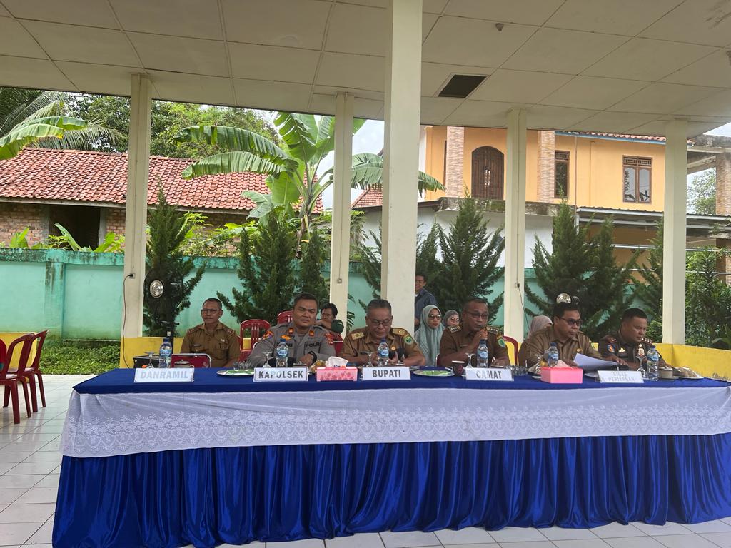 Polsek Tanah Abang Polres PALI Hadiri Pelaksanaan Lelang Lebak Lebung dan Sungai di Kecamatan Tanah Abang