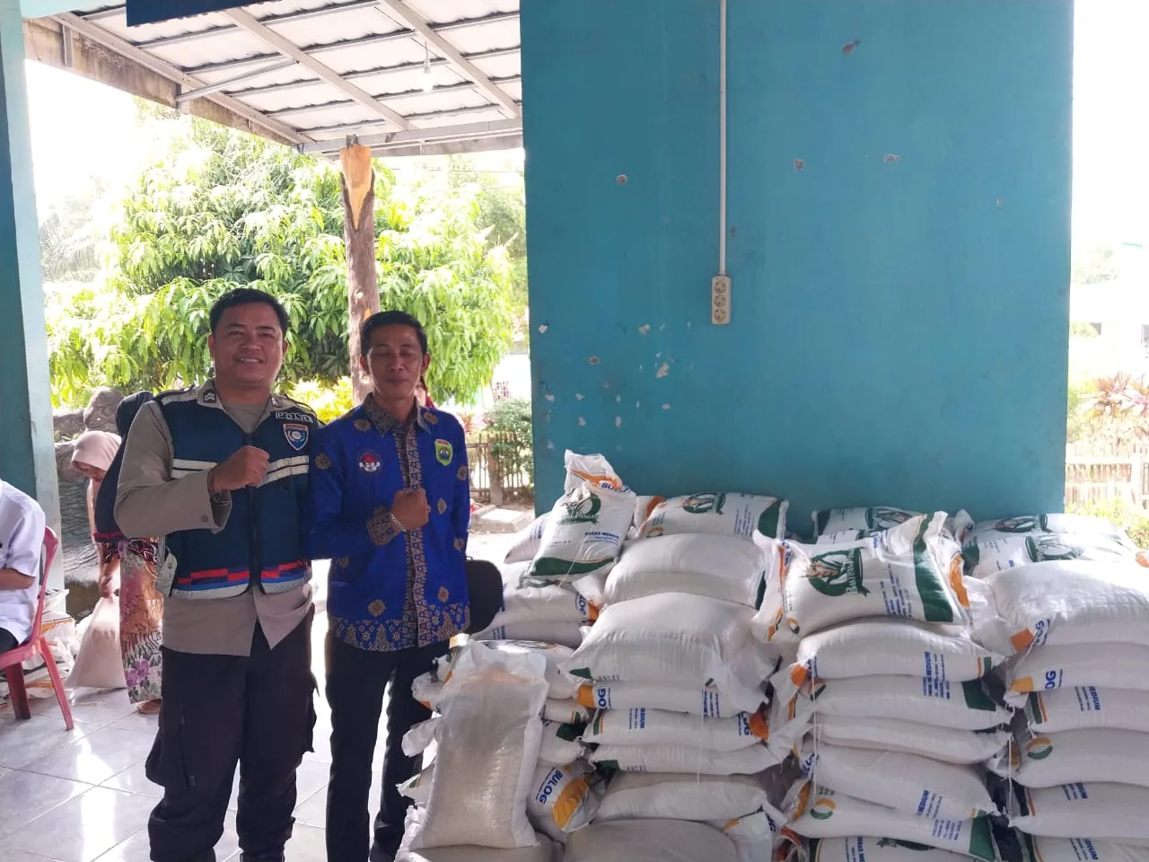 Polsek Penukal Abab Hadiri Giat Pendistribusian Beras Cadangan Pangan Pemerintah