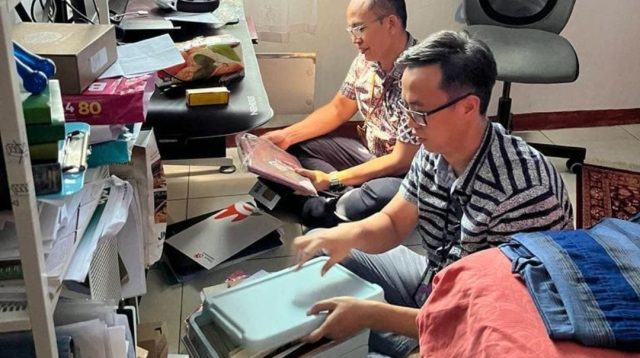 Tim Penyidik Kejagung Geledah dan Sita 15 Keping Emas Logam Mulia Seberat 128 Gram dalam Perkara Komoditi Emas
