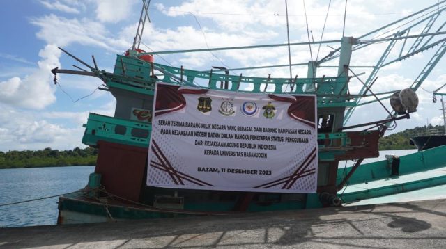 Pusat Pemulihan Aset Hibahkan 1 Unit Kapal CM 91499 TS ke Universitas Hasanuddin