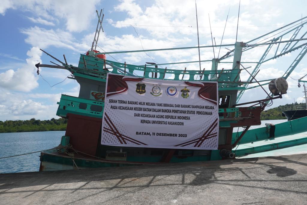 Pusat Pemulihan Aset Hibahkan 1 Unit Kapal CM 91499 TS ke Universitas Hasanuddin