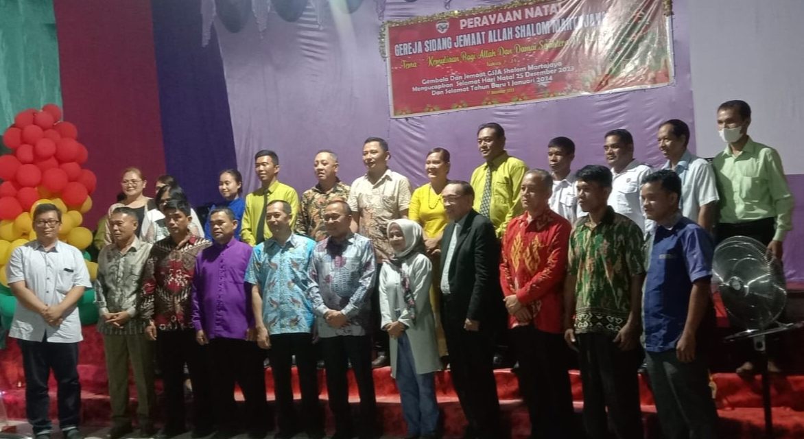 Mantan Bupati Pasangkayu 2 periode, Dr Ir H Agus Ambo Djiwa MP hadiri perayaan Natal Gereja sidang jemaat Allah Shalom martajaya