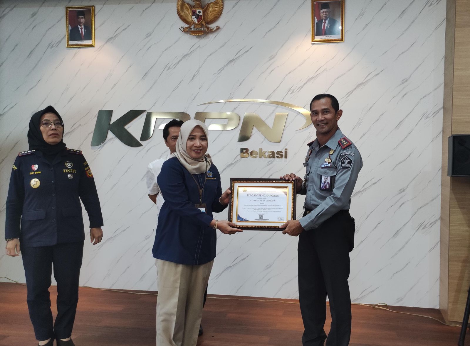 Lapas Cikarang Kelas IIA Raih Penghargaan KPPN Award dan Penandatanganan Fakta Integritas