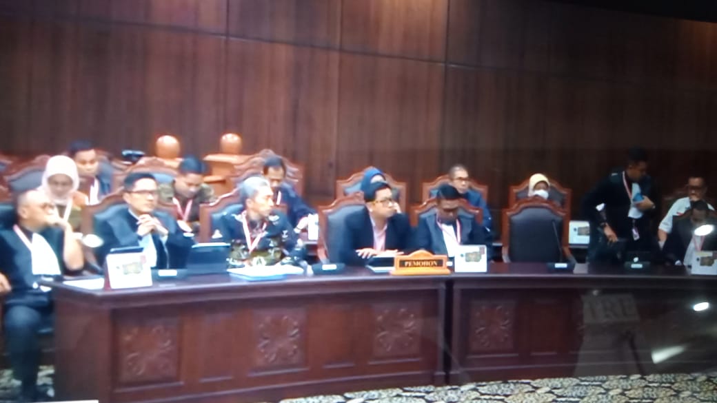 Aksi Walkout Warnai Sidang Putusan Gugatan Rekam Jejak Capres