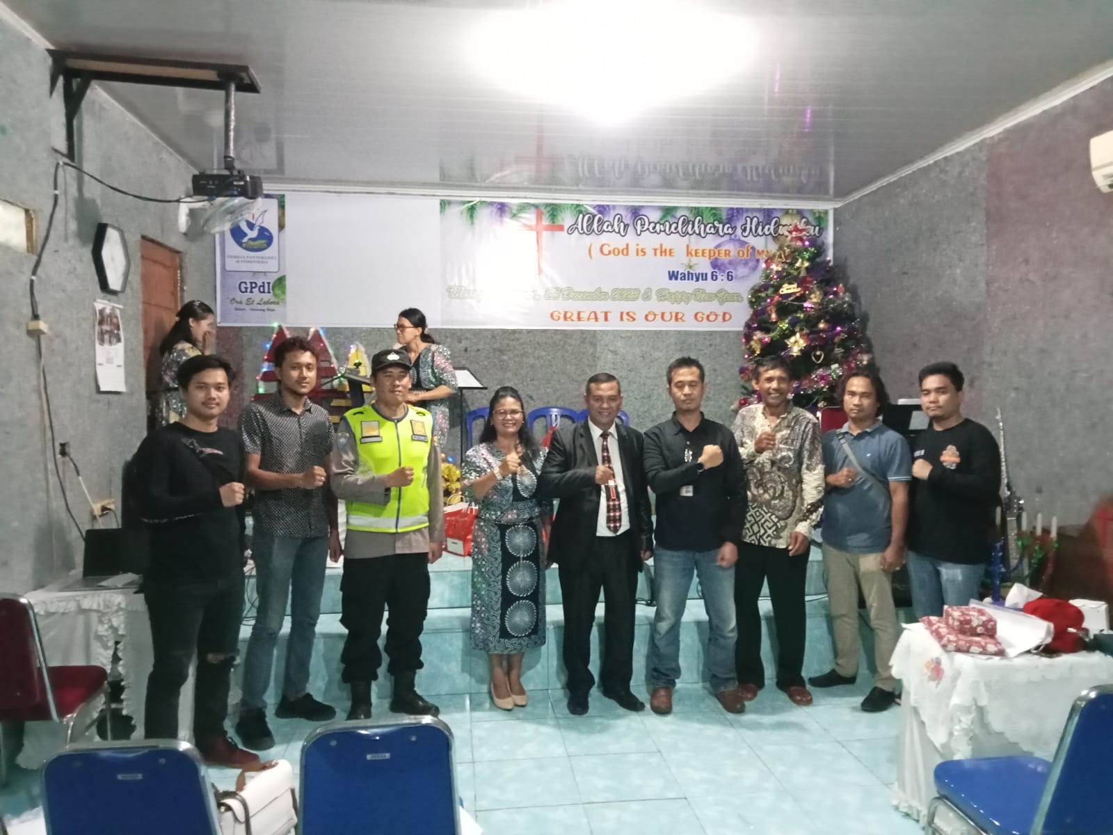 Polsek Penukal Abab Berhasil Menciptakan Ketenangan Dalam Perayaan Natal Umat Kristiani