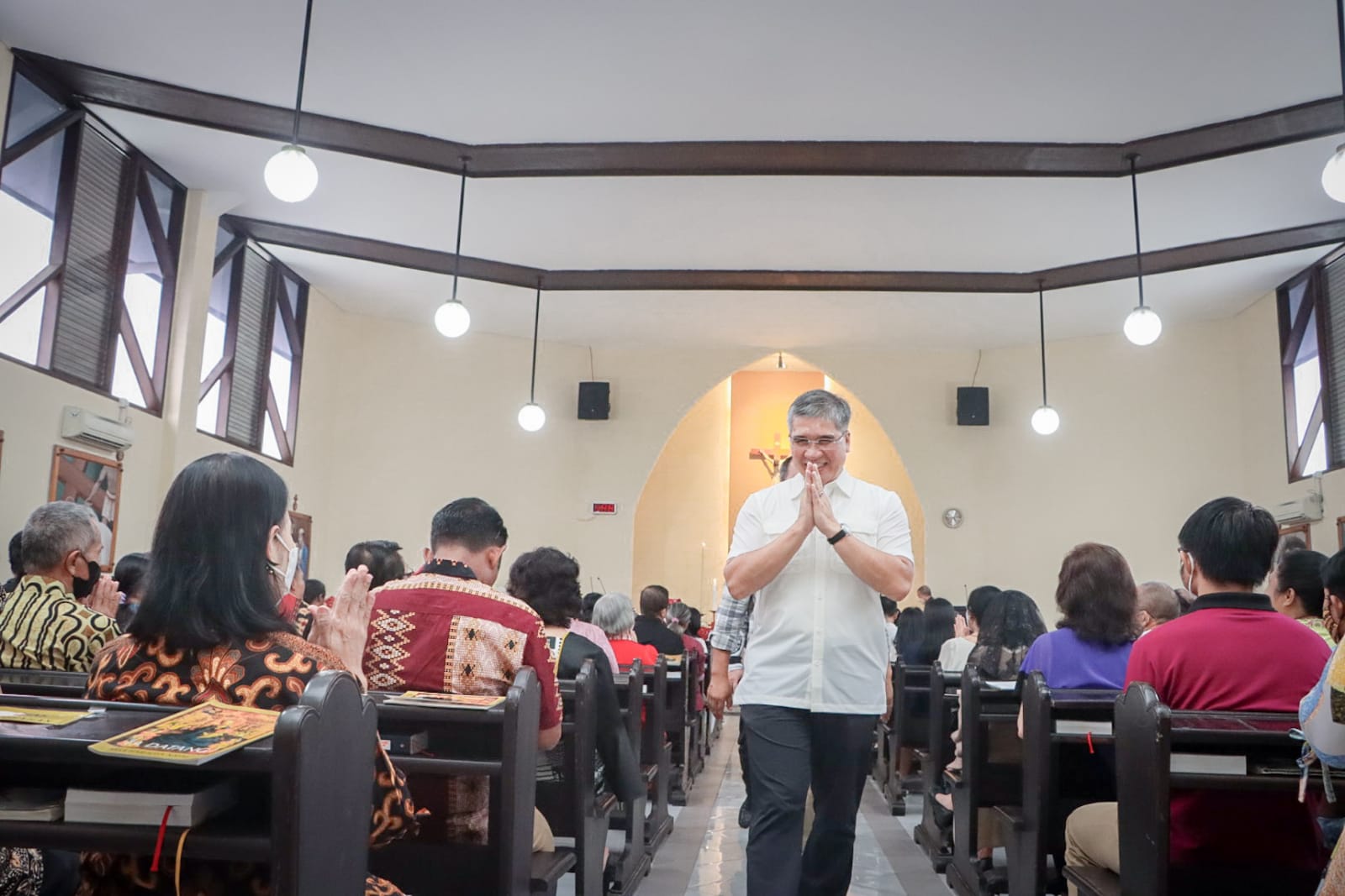 Pj.Wali Kota Cimahi tinjau perayaan malam natal disejumah Gereja (Minggu 24/12/2023)