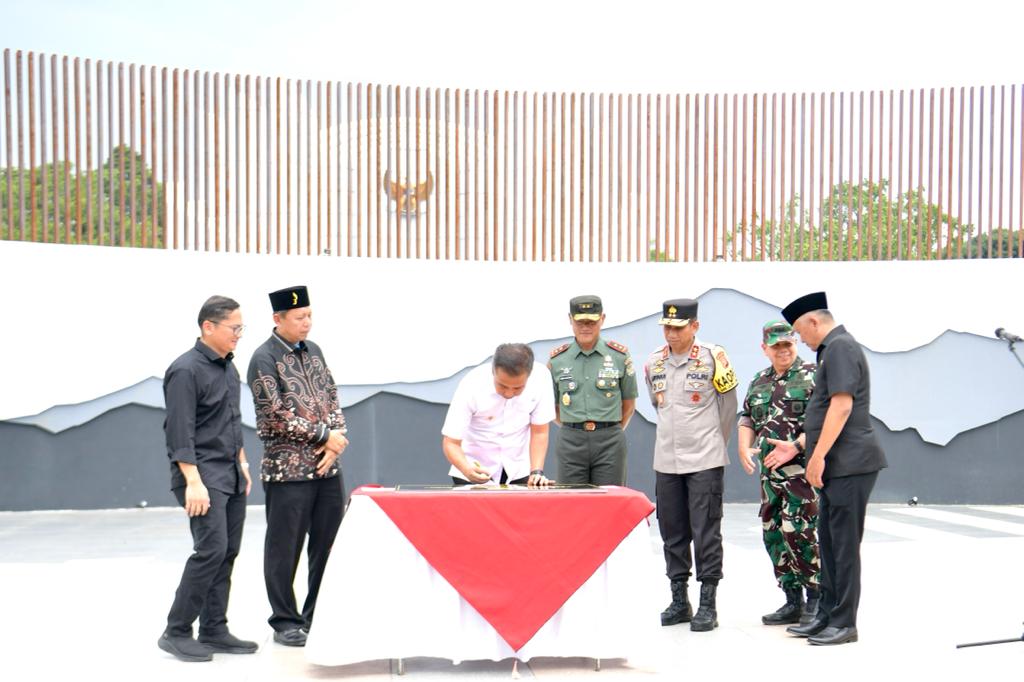 Resmikan Monumen Perjuangan Rakyat Jabar Hasil Revitalisasi, Bey: Mari Rawat Bersama-sama