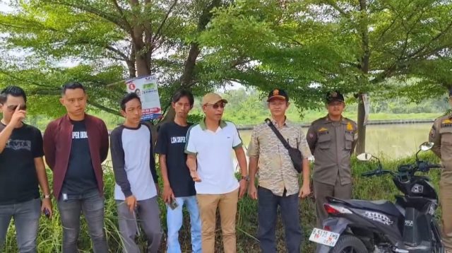 LSM Sniper Bersama Satpol PP Kabupaten Bekasi Tertibkan APK yang dipasang Sembarangan