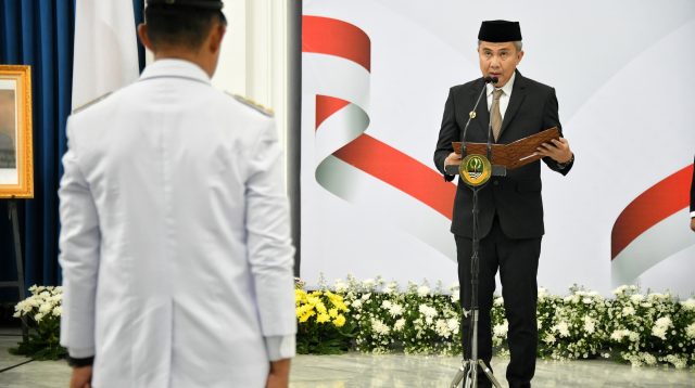 Bey Machmudin Lantik Anggota BPSK