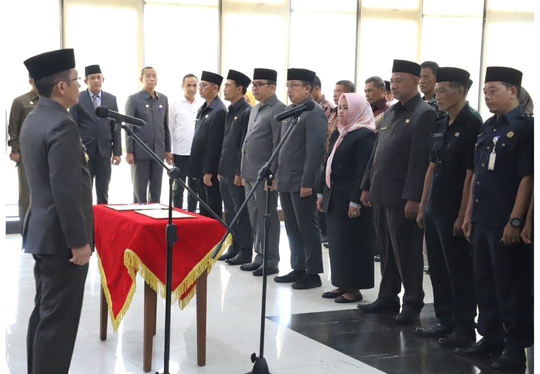 Pj Bupati Bekasi Mengumumkan Pengukuhan Pejabat Administrator dan Pengawas Pemkab Bekasi