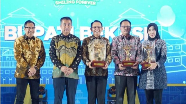 Lagi – lagi Pj Bupati Bekasi Dani Ramdan diganjar Penghargaan Anugerah Philothra 2023, Menyandang Predikat Pembina Terbaik Wajib Pajak