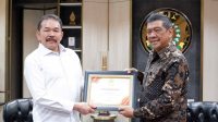Jaksa Agung ST Burhanuddin Terima Penghargaan Best Achievement Award 2023 dari Rakyat Merdeka