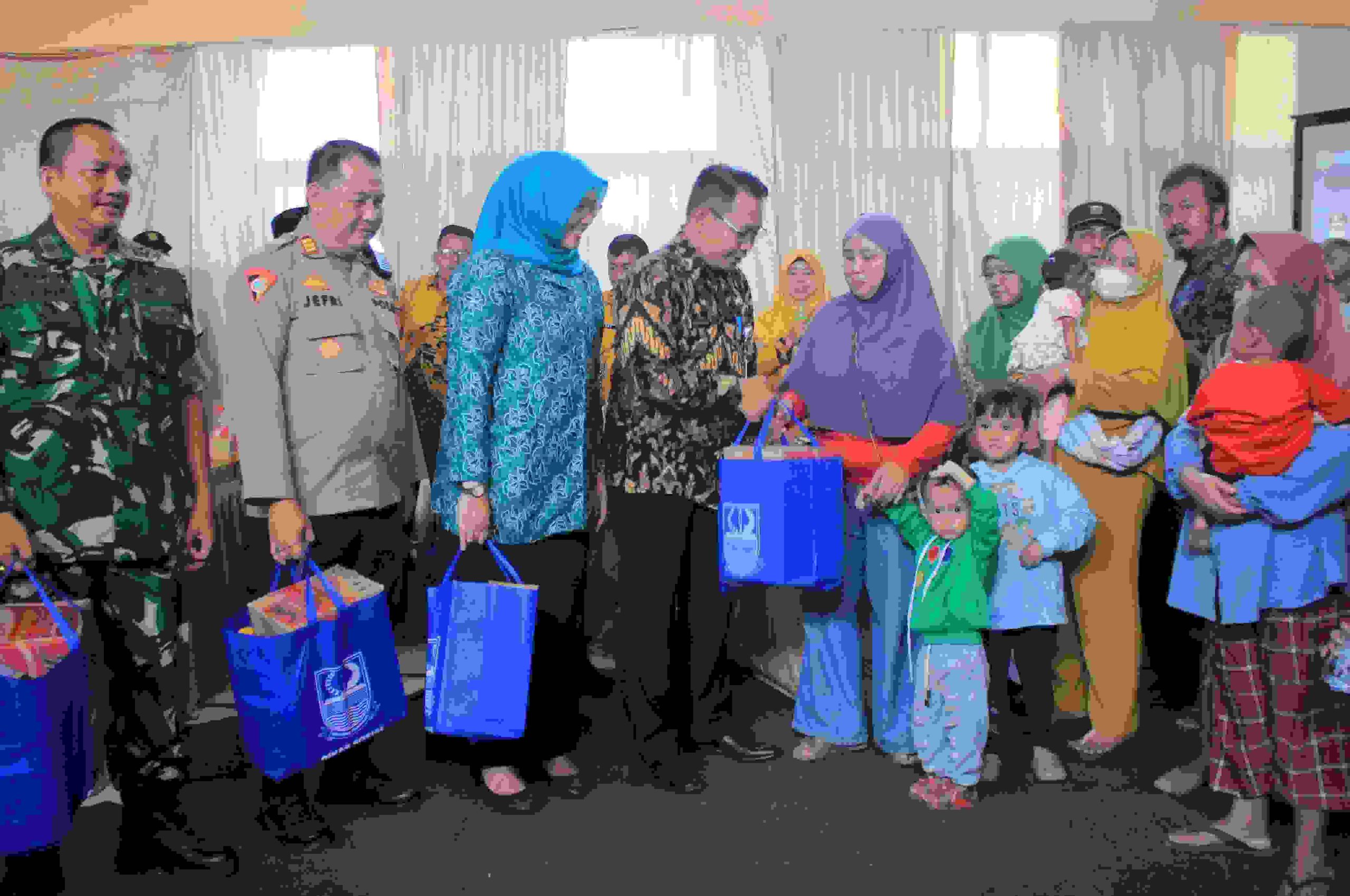 Dinsos Kabupaten Bekasi Salurkan Bantuan Kepada Balita Terindikasi Gangguan Pertumbuhan