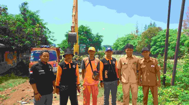 Destana,DLH dan SDAMBK Kabupaten Bekasi Lakukan Pengerukan Sampah di Jembatan Bendungan Caringin Kali Ciherang