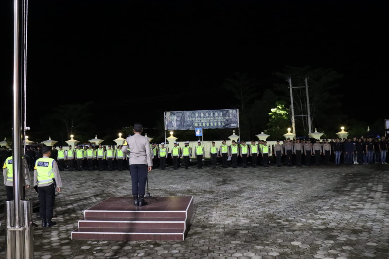 Kapolres Pali AKBP Khairu Nasrudin, S.I.K., M.H. Pimpin Langsung Apel Gabungan di Halaman Mapolres PALI