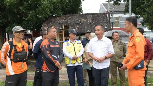 GEMPA SUMEDANG, Bey Machmudin: Kemenkes Akan Kirim Tenda Khusus untuk Opname dan Operasi