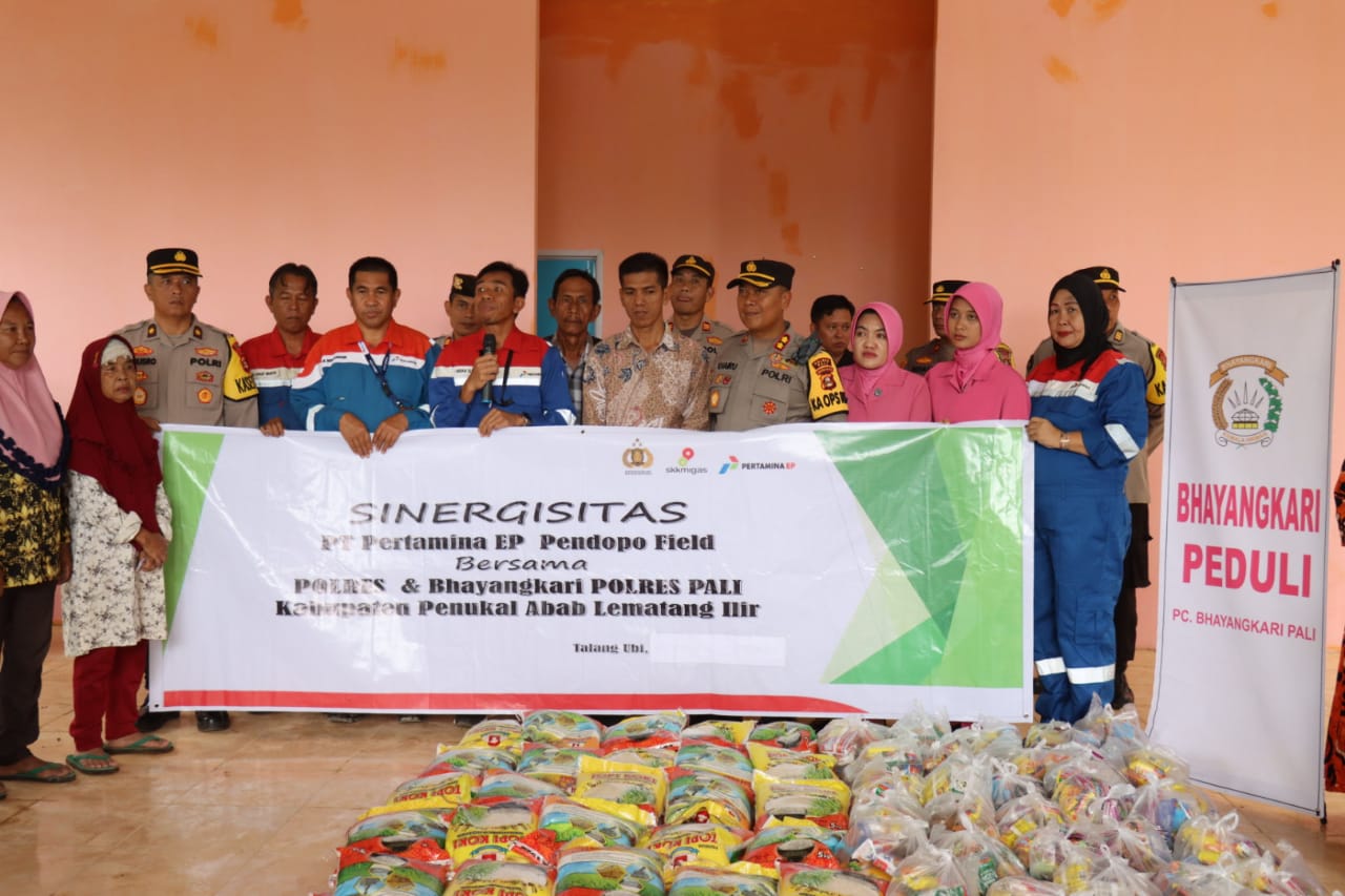 PT. Pertamina EP 2 Pendopo Field, Menggandeng Polres PALI dan Bhayangkari Polres PALI Membagikan Bantuan Sosial Kepada Masyarakat