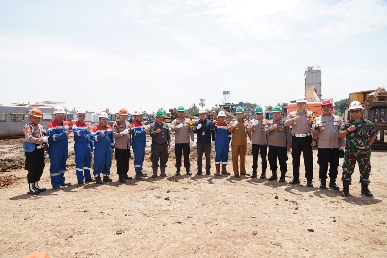 Kapolres Metro Bekasi Tinjau Area Sumur Pengebiran Pertamina di Polu Arean Kabupaten Bekasi 