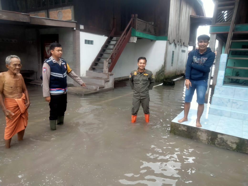 Kecamatan Penukal Utara Kabupaten PALI Telah Dilanda Banjir Yang diSebabkan Curah Hujan Yang Tinggi