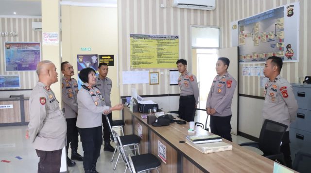 Wakapolres PALI Kompol Farida Aprillah S. H. , Melakukan Pengecekan Ruang Sentra Pelayanan Kepolisian Terpadu