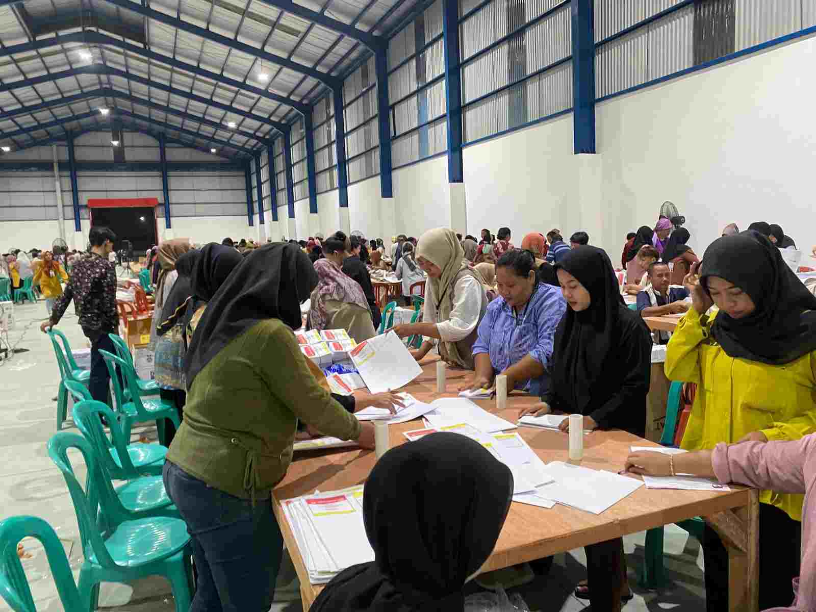 Jutaan Surat Suara Mulai Proses Sortir dan Pelipatan oleh KPUD Kabupaten Bekasi