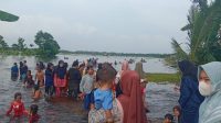 Ratusan Masyarakat Pengabuan Antusias Mandi Dan Berenang di Ceruk Satu Desa Pengabuan