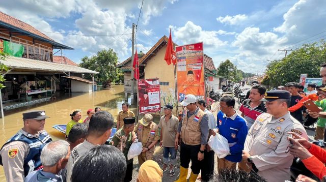 Respon Terhadap Banjir, Wakil Bupati PALI, Drs. H. Soemarjono, melaksanakan kunjungan ke Wilayah Kecamatan Tanah Abang