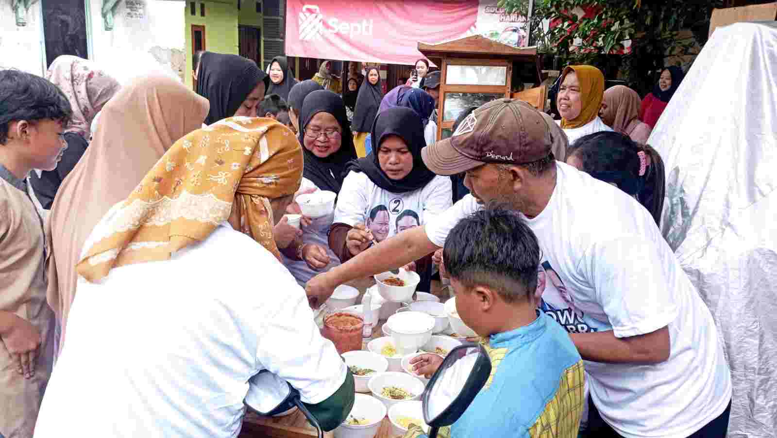 Brilian Gandeng Masyarakat Kabupaten Bekasi dalam Ajang Demokrasi Bagi-bagi Bakso, Kaos, dan Kalender Gratis