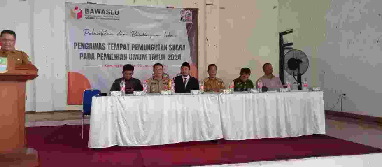 Ketua Panwascam Karangbahagia mengadakan Bimbingan Teknisi Pengawas TPS Pemilu 2024