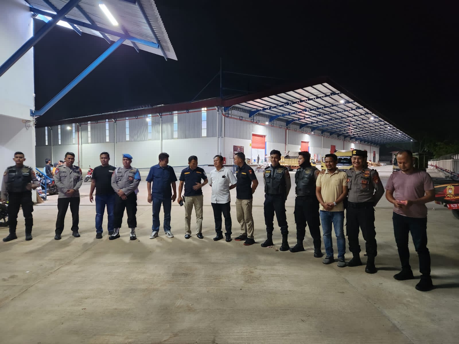 Kasi Humas Polres Metro Bekasi AKP Akhmadi Pimpin Patroli Cegah Gangguan Keamanan