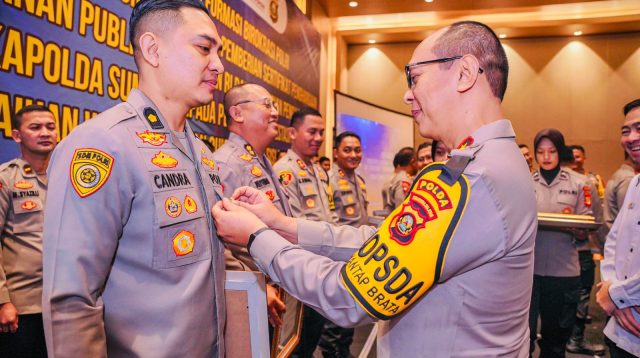 Kapolda Sumatera Selatan Berikan PIN Emas Personel Berprestasi