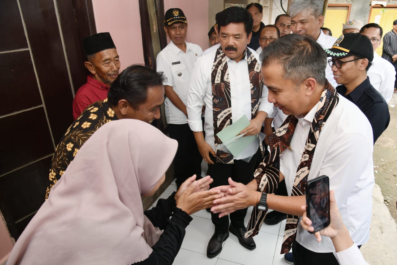 Machmudin Dampingi Menteri ATR Bagikan Sertifikat Tanah “Door to Door” di Tasikmalaya