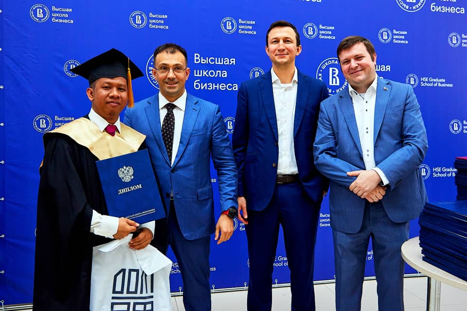 Mengukir Sejarah: Anak Desa yang Menjadi Warga Kehormatan di Rusia