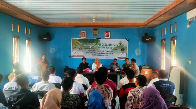 Polsek Talang Ubi Turut Hadir Dalam Kegiatan Musyawarah Desa Khusus di Kantor Kepala Desa Beruge