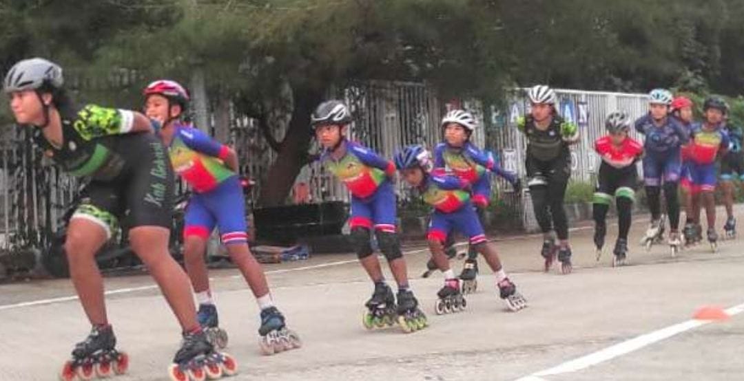 Latihan Atlet Sepatu Roda Kabupaten Bekasi di Area Parkiran Living Plaza Jababeka, Pemkab Tutup Mata?